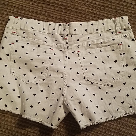 Shorts - Picture 2 of 5
